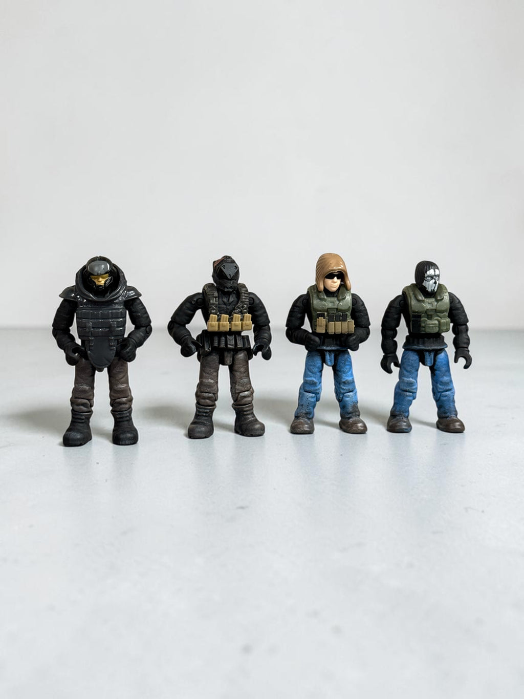 4 Custom Figures