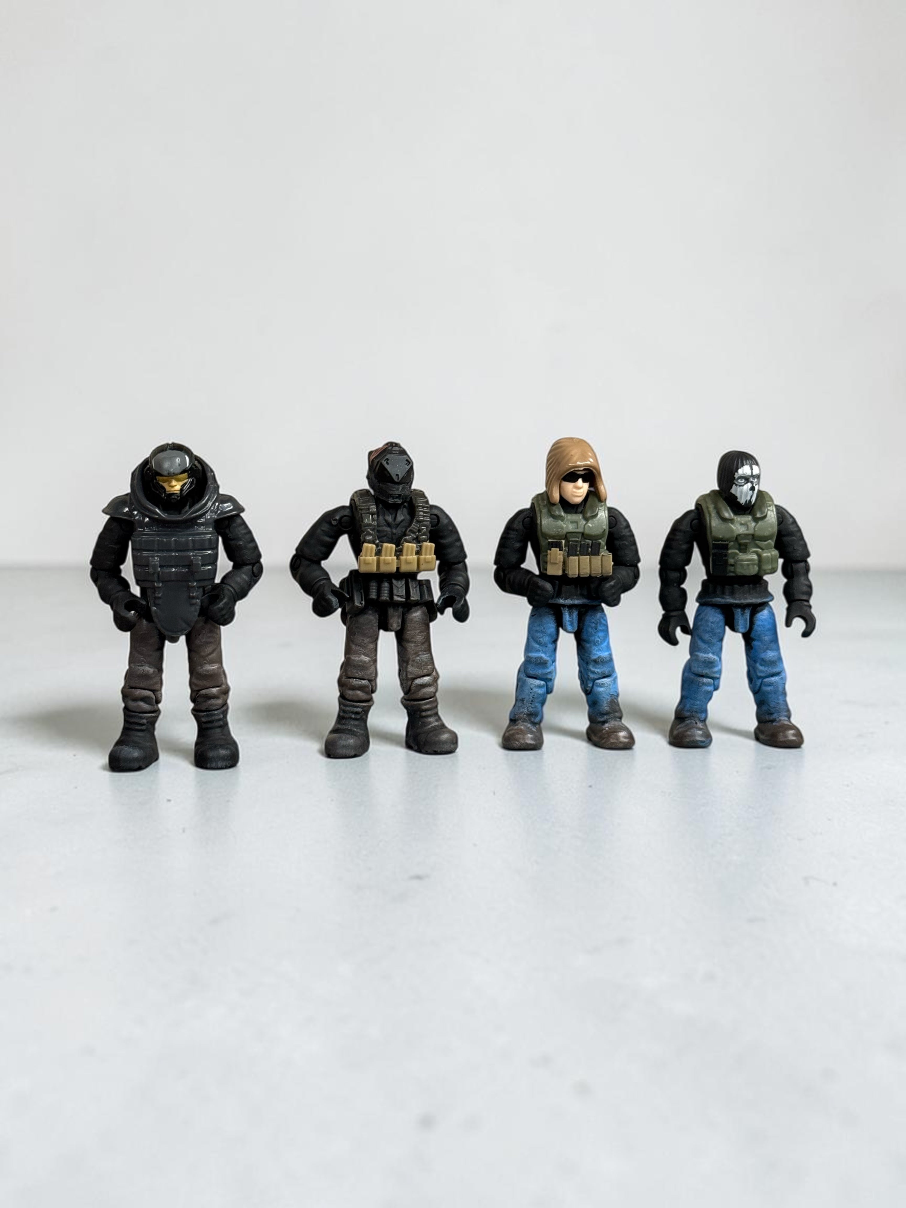 4 Custom Figures